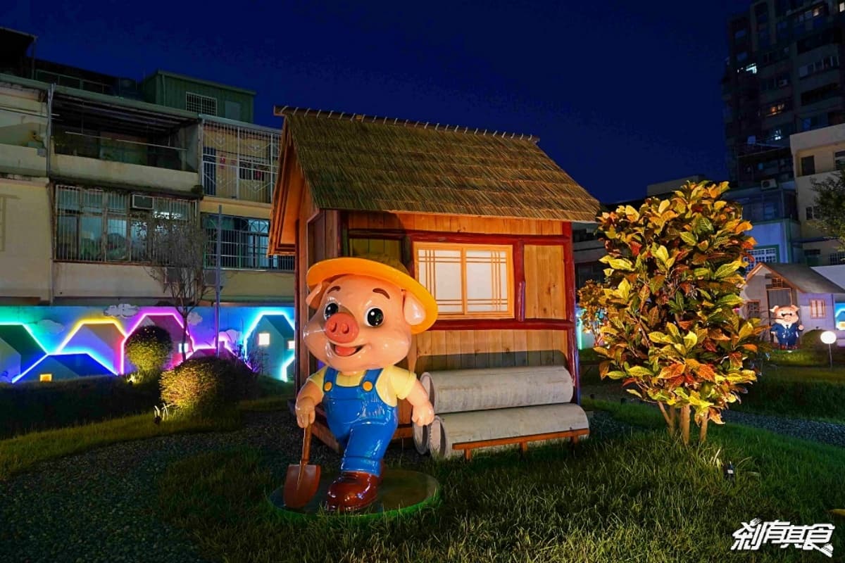 最新開幕「免費親子樂園」！打卡３公尺爬牆大貓、三隻小豬，夜晚點燈更吸睛