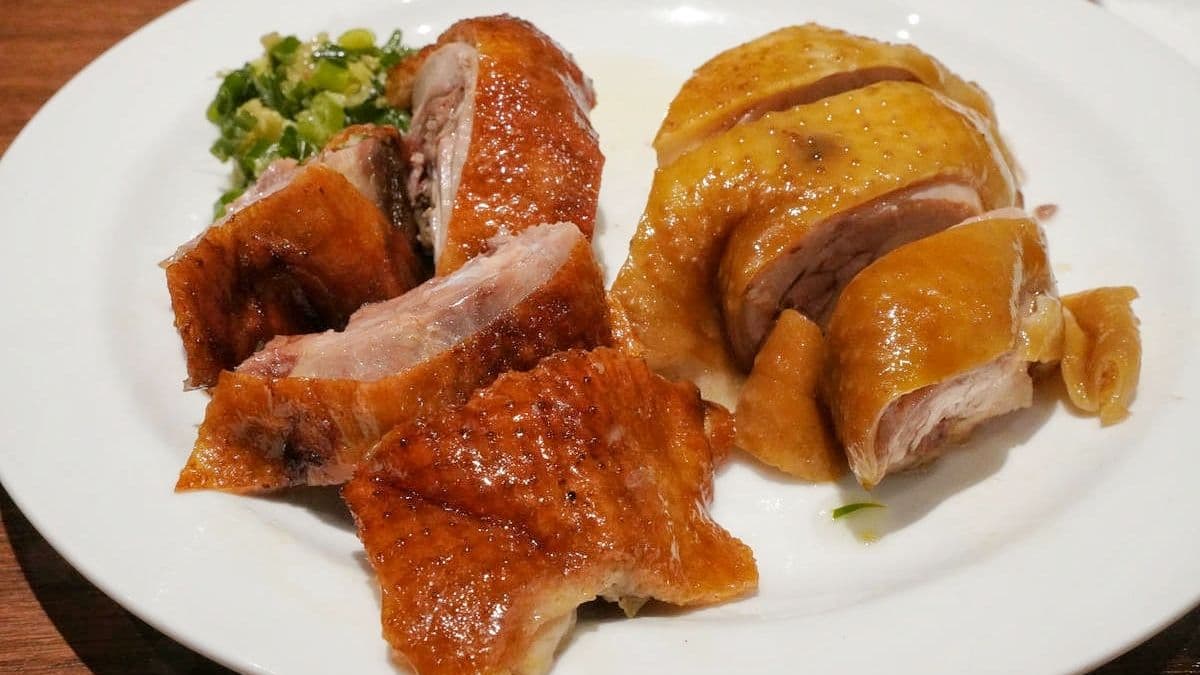 雞鴨的肉質鮮嫩多汁，加上油蔥香氣十足。（圖片來源：檸檬冰的走走人生）