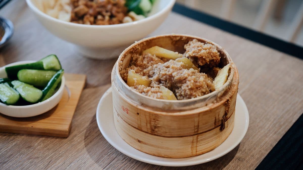 本店招牌眷戀粉蒸排骨。（圖片來源：焦糖熱一點）
