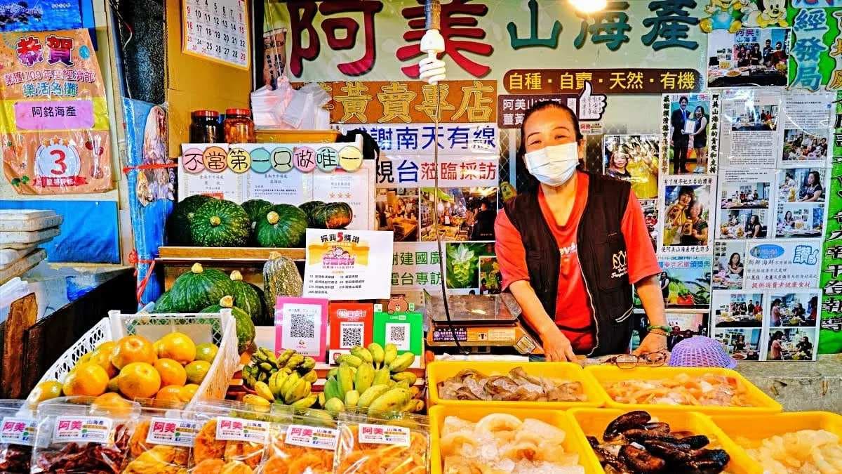 阿美山海產大多是老闆自家栽種的水果及新鮮的海產。（圖片來源：機票獵人蓋瑞哥）