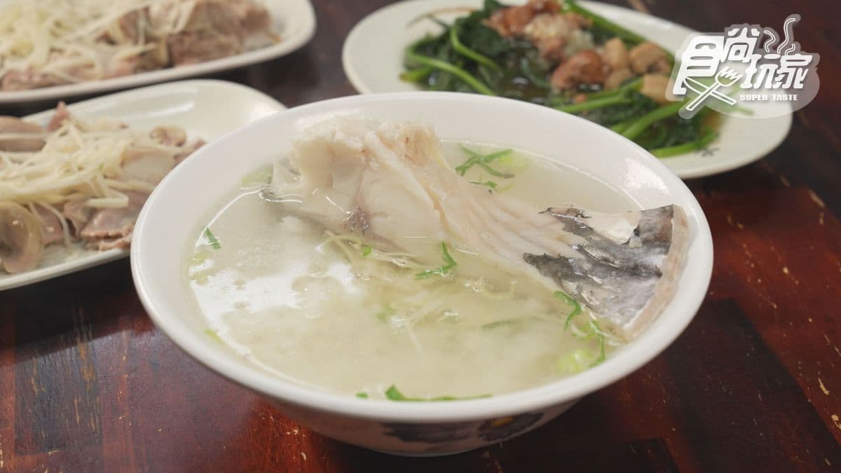 「草魚粥」湯頭很鮮，讓人忍不住一口接著一口。