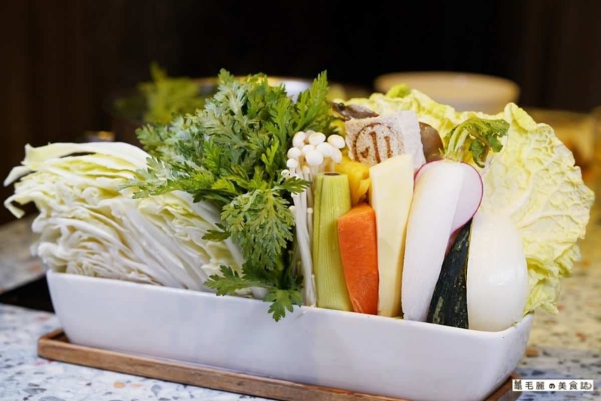廣島牡蠣×10爽吃！「點土手鍋加送肉盤」鮮度破表，必點彩虹麵、鮮奶茶