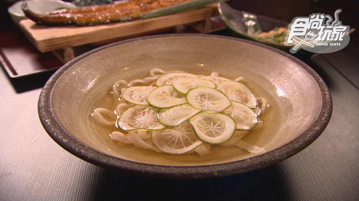 「招牌柑橘烏龍麵」的麵條也很Q，讓人忍不住一口接著一口。
