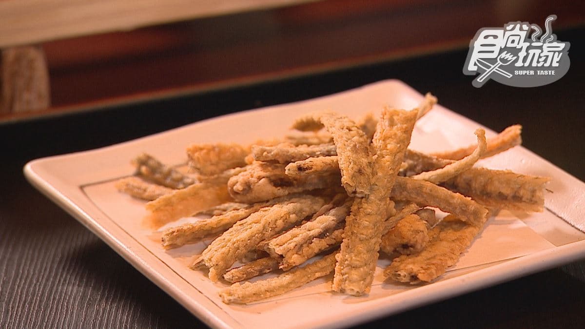 「鰻魚骨」吃起來很順口又唰嘴。