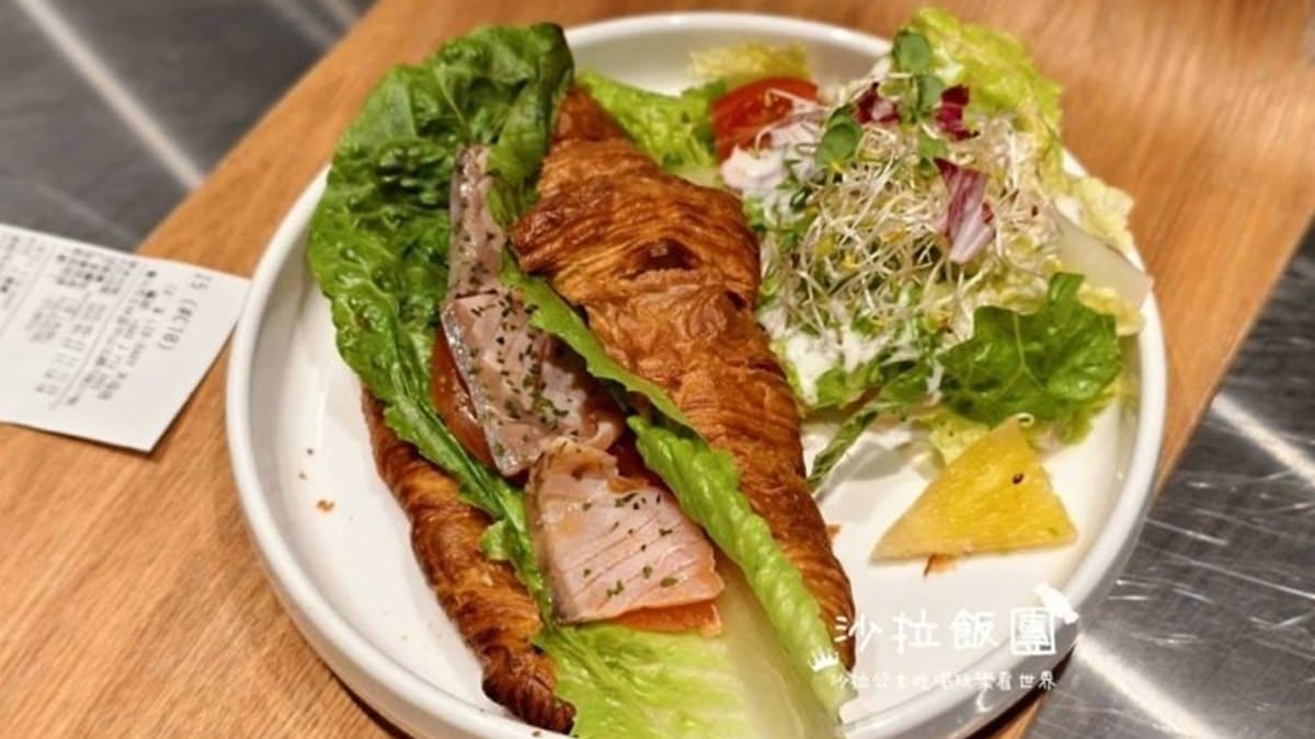 早午餐有三種選擇：炙燒香料牛肉、培根、鹽烤雞腿。（圖片來源：沙拉公主吃喝玩樂看世界）