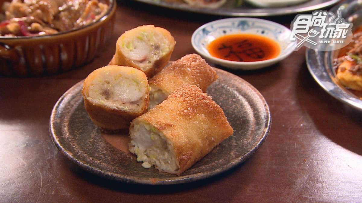 「鯛魚韭黃春捲」的鯛魚味很濃郁，外皮吃起來很酥。