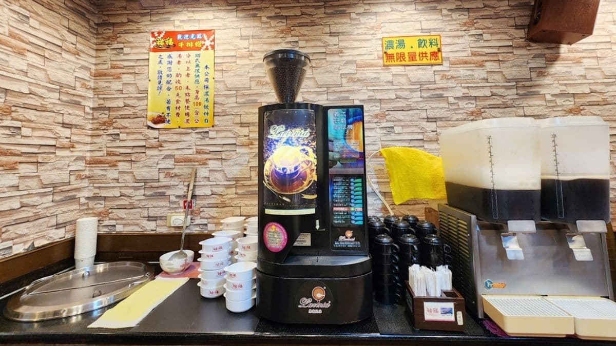 自助吧有冷熱飲以及湯品無限自助，餐後還有甜品可以享用。（圖片來源：米寶麻幸福滿載）