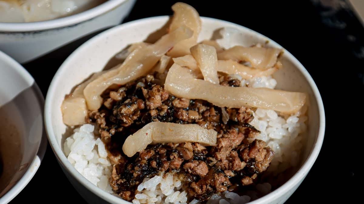 梅菜鹹度調整得非常完美，鹹度適中非常下飯。（圖片來源：鯊魚大口咬）