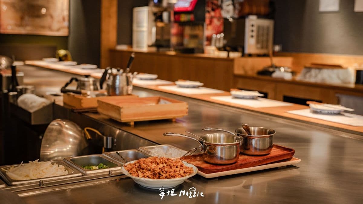 內容包含主菜，並附有自助吧供應的白飯、湯品、飲料及霜淇淋。（圖片來源：莓姬貝利食事旅行）