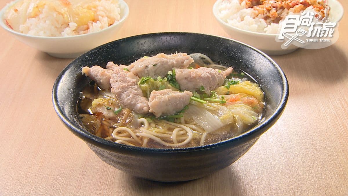 「肉羹麵」的白菜甜味濃，肉羹也很有彈性。