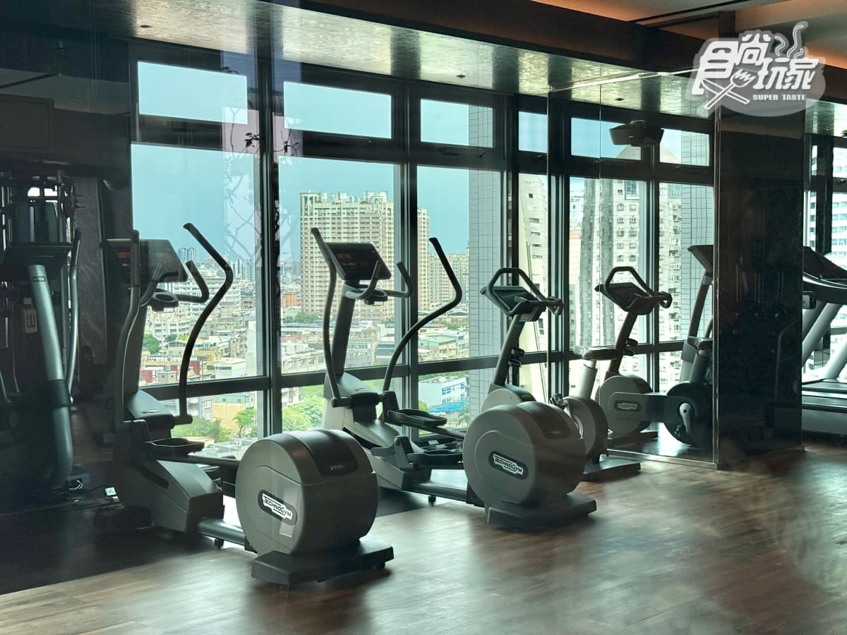挑戰高雄亞灣區最頂！然一酒店５亮點開箱：早餐爽嗑鼎泰豐、美拍無邊際泳池