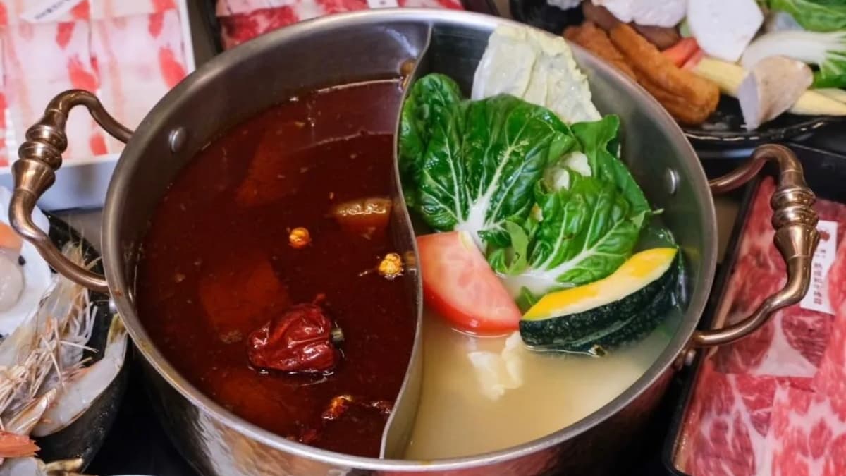 湯底有４種口味可以選２種配成鴛鴦鍋。（圖片來源：肉依小姐吃什麼）