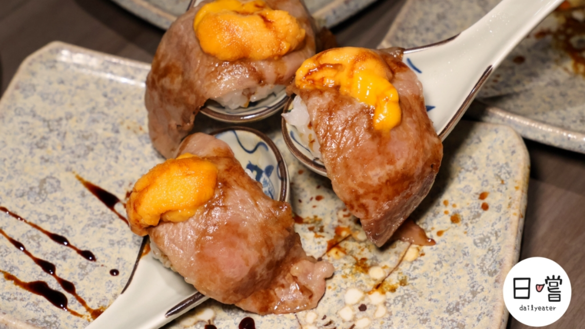 霜降握壽司加上一抹濃郁海膽，實際菜色依店家提供為主。（圖片來源：日嚐 Daily Eater）