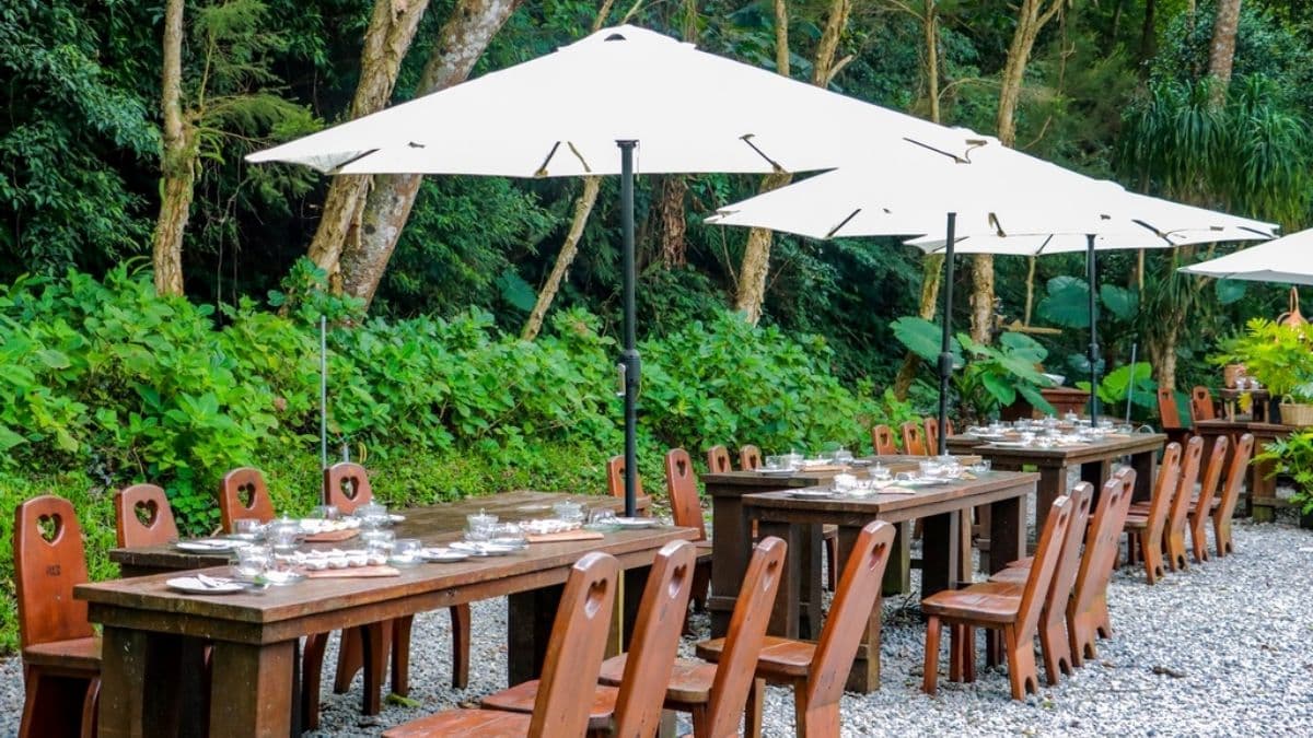 戶外用餐環境可以享受大自然。（圖片來源：GO阿綸@旅人狂潮）