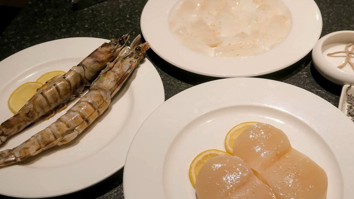 澎湖野生巨明蝦、北海道嚴選巨干貝與黑潮軟絲，實際菜色依店家提供為主。（圖片來源：小米蟲的米缸）