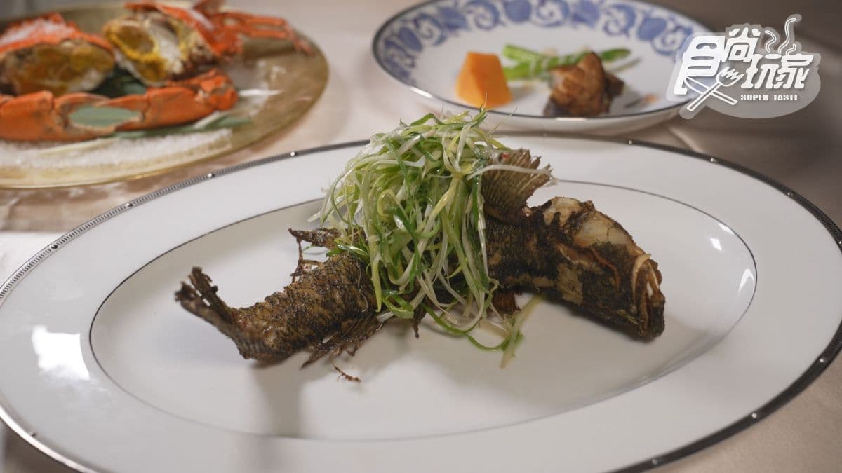 魚皮雖薄卻酥脆，讓人忍不住一口接著一口。