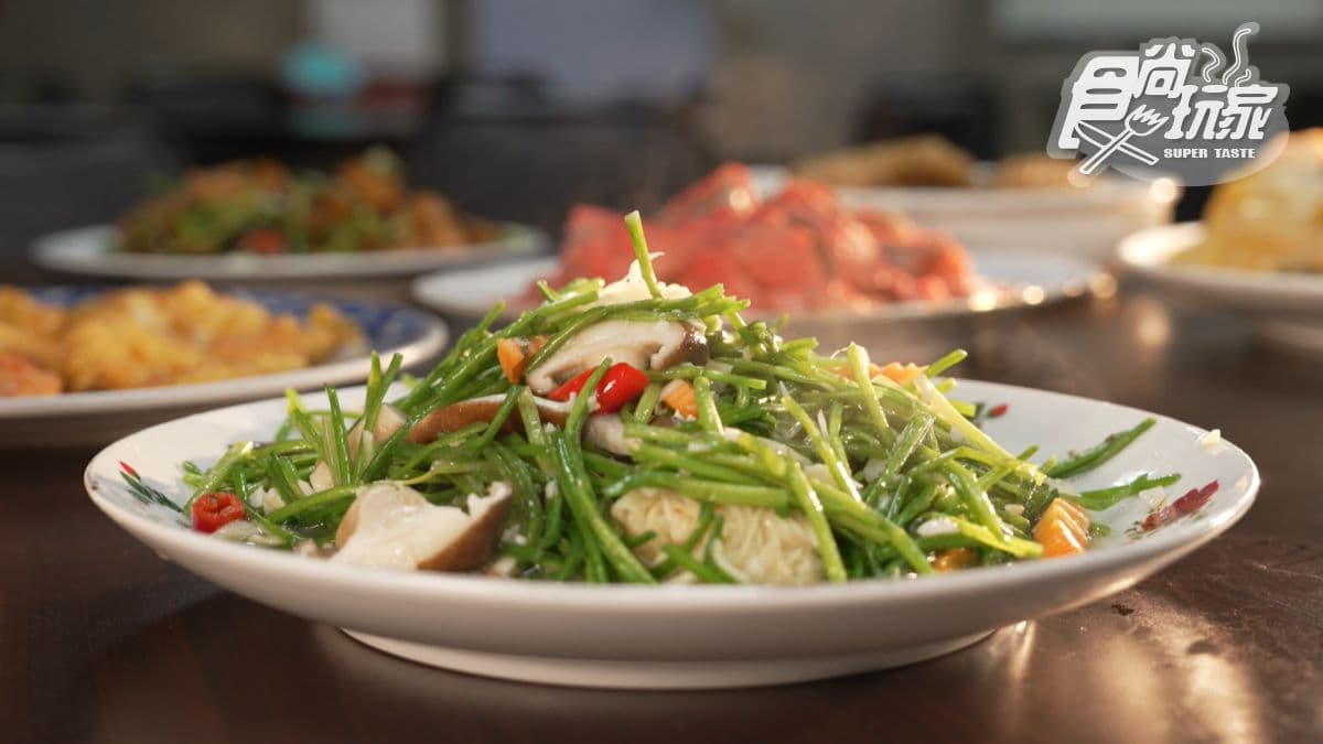 「炒水蓮」也非常下飯，讓人忍不住一口接著一口。