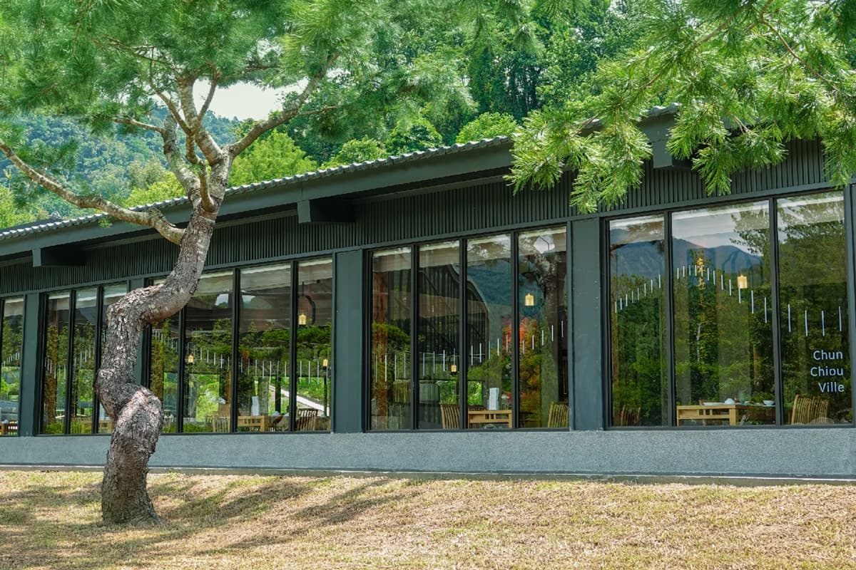 年底前門票50元！春水堂全新園區「春秋山林」，招牌珍奶＋百道料理、爽泡足湯