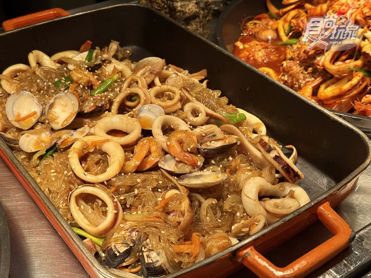 4人同行1人免費!超過30道韓式料理吃到飽,爽嗑韓式烤肉、螃蟹海鮮無限夾 4人同行1人免費!超過30道韓式料理吃到飽,爽嗑韓式烤肉、螃蟹海鮮無限夾
