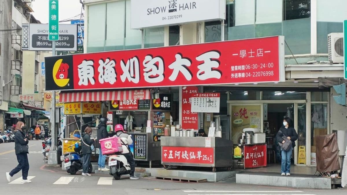 東海刈包大王學士店位於美德街和學士路口。（圖片來源：晴天散步）