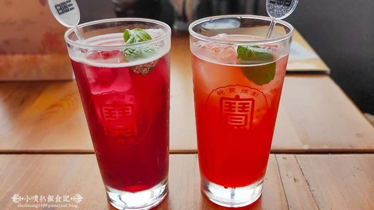 巨峰葡萄氣泡飲、草莓氣泡飲，水果風味很清爽。（圖片來源：小噗扒飯食記）