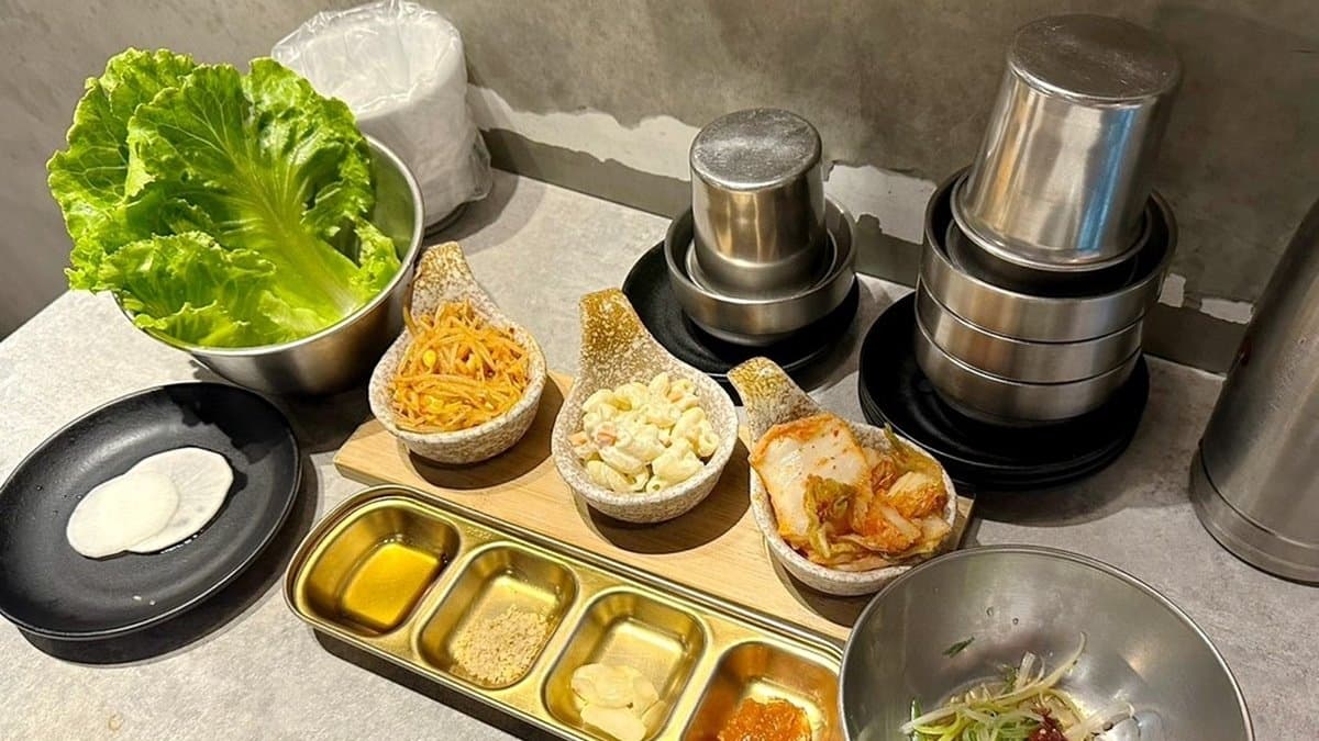 韓式豆芽、韓式泡菜、蔥泡菜，小菜可續加。（圖片來源：加小菲愛碎碎唸）