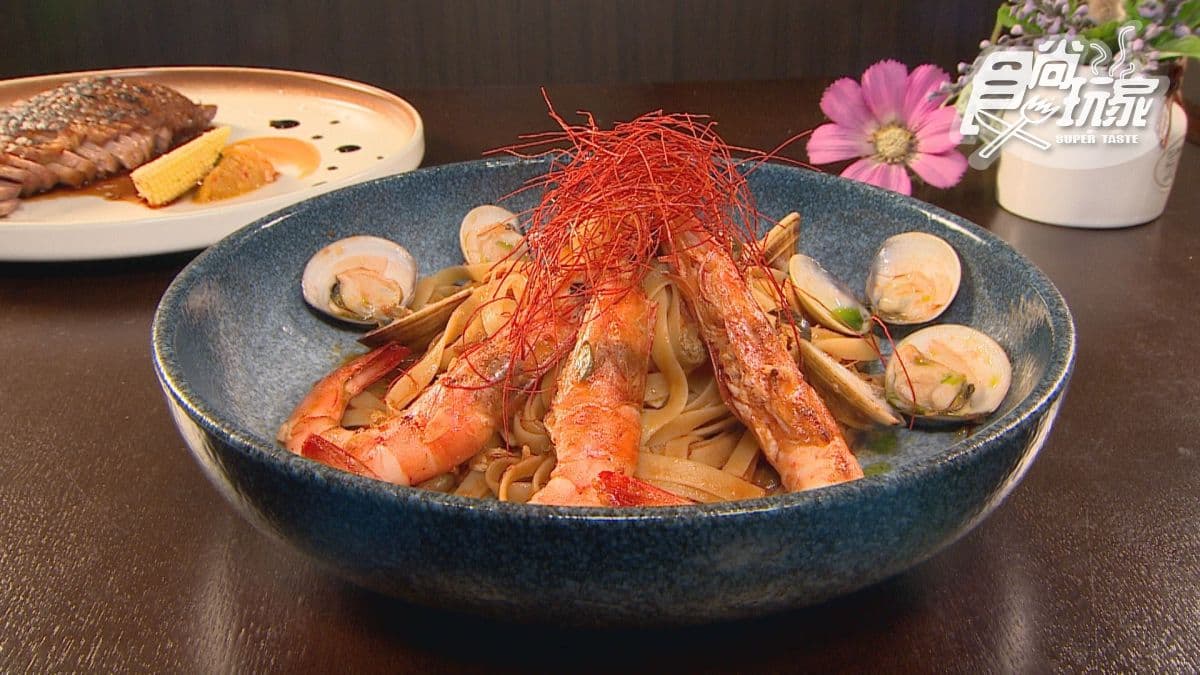 「煙花女扁麵」海鮮味濃，鯷魚味的點綴讓整體口感更上層樓。