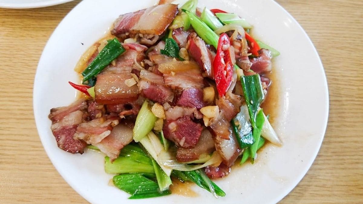 「湖南臘肉」味道鹹香帶有煙燻香氣，拌炒得香氣十足。（圖片來源：Jeremy以食為天）