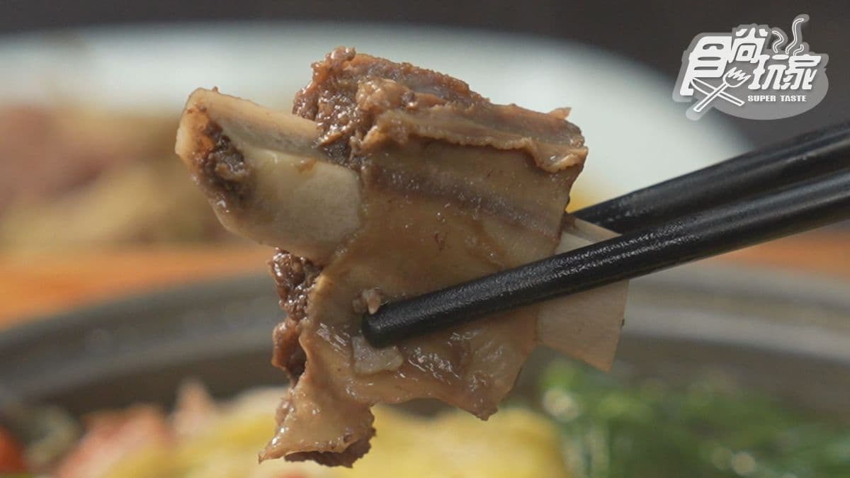 羊肉香氣十足，讓人忍不住一口接著一口。