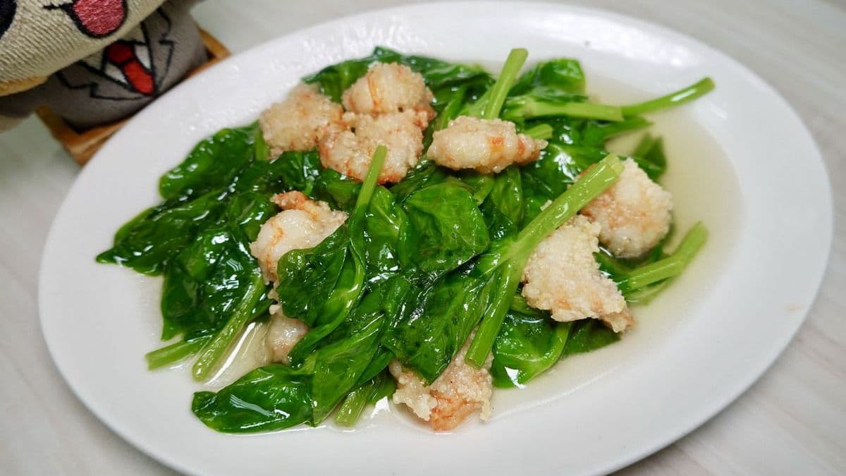 新鮮海蝦仁加上豆苗清炒。（圖片來源：貓大爺部落格）