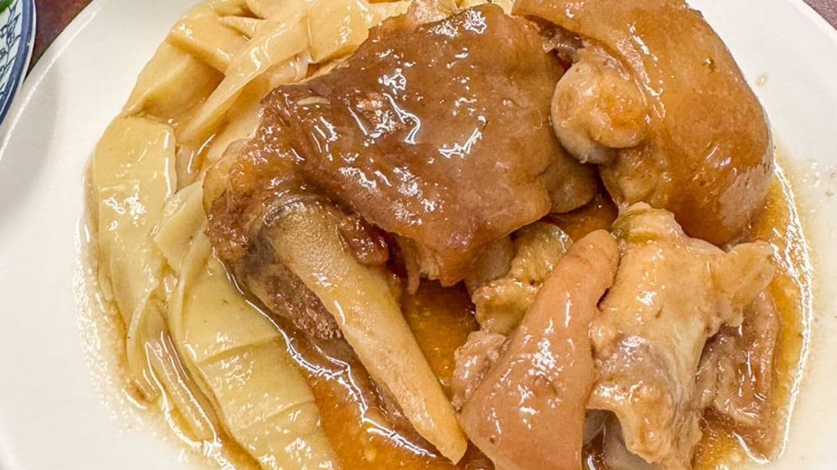滷豬腳中段，搭配古早味筍干可解膩。（圖片來源：樂天小高の美食之旅）