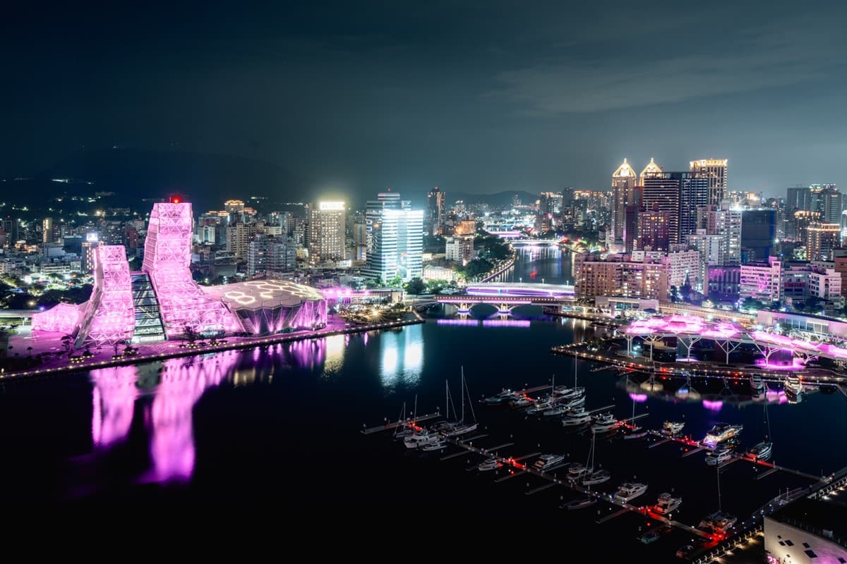 BLACKPINK本週登陸高雄！期間限定６大粉紅地標一次看，加碼看世運周邊美食