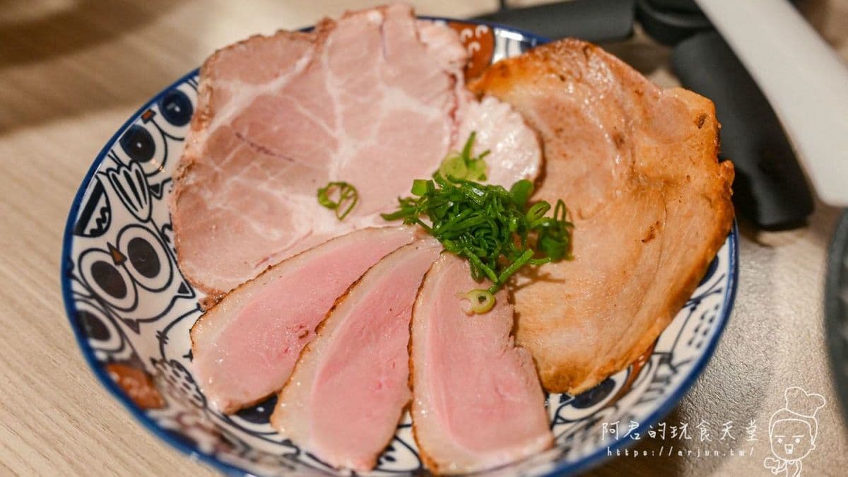拉麵麵條選用了蕎麥麵，充滿了蕎麥香氣也保有拉麵嚼勁口感。（圖片來源：阿君的玩食天堂）