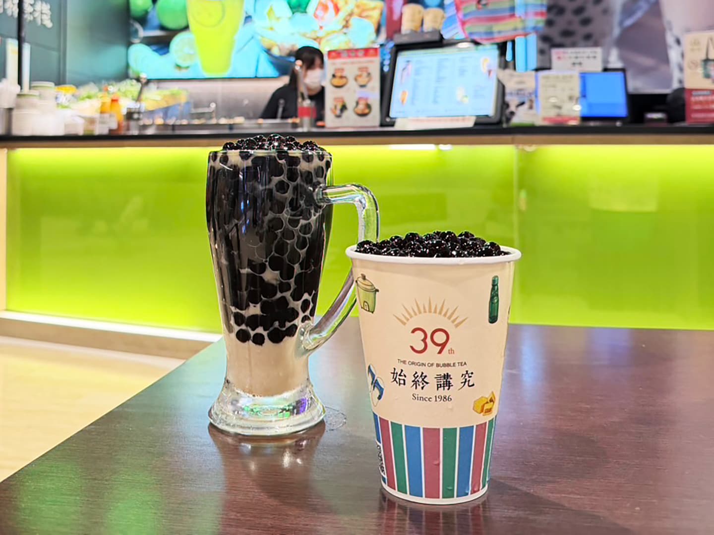 翰林茶館竟然有「翻轉珍奶」！９：１滿杯珍珠超狂比例，買一送一優惠同步喝