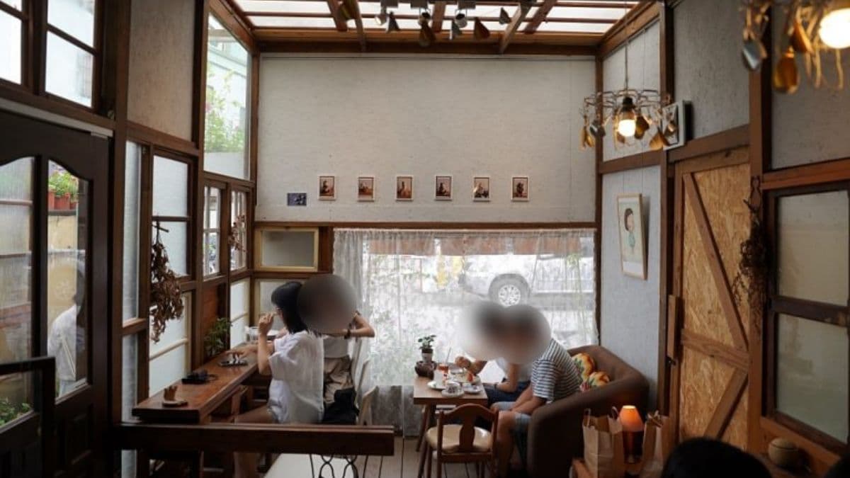 座位不多大概８席，一定要訂位才不會撲空。（圖片來源：享受生活不無聊。規小孫）