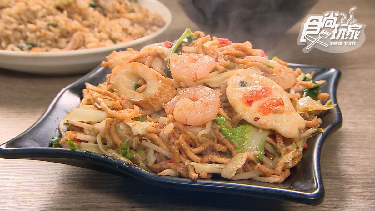 「蒜辣意麵」料給得很多，吃起來很過癮。