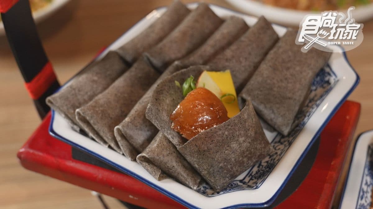 「果漾片皮鴨佐芝麻餅皮」口感清甜，芝麻味很濃郁。