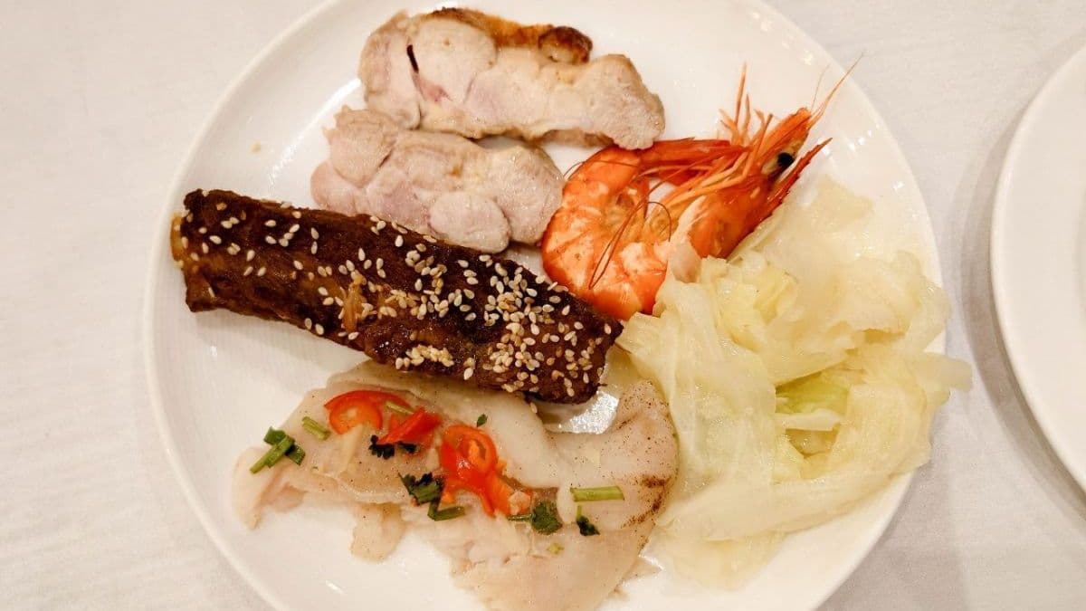 花雕排骨、雞腿肉、鮮蝦、清蒸魚片。（圖片來源：Jeremy以食為天）