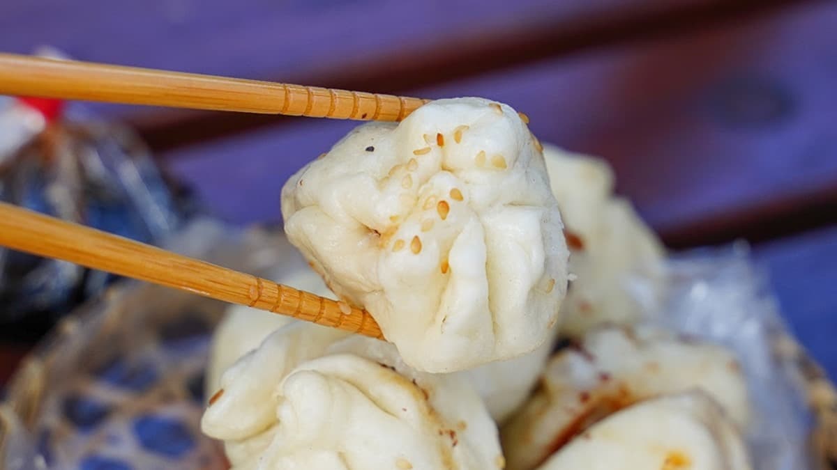 小巧的包子，外皮很夠味。（圖片來源：跟著尼力吃喝玩樂）