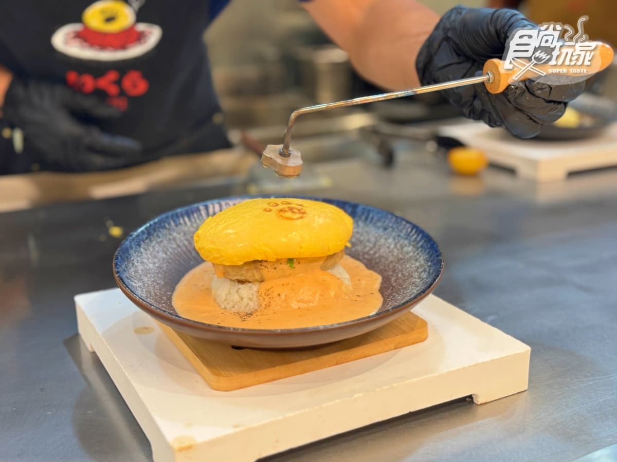 東京排隊名店「IKURA蛋包飯」開幕！３款犬掌蛋包＋亮點，免費送超Q達摩吊飾