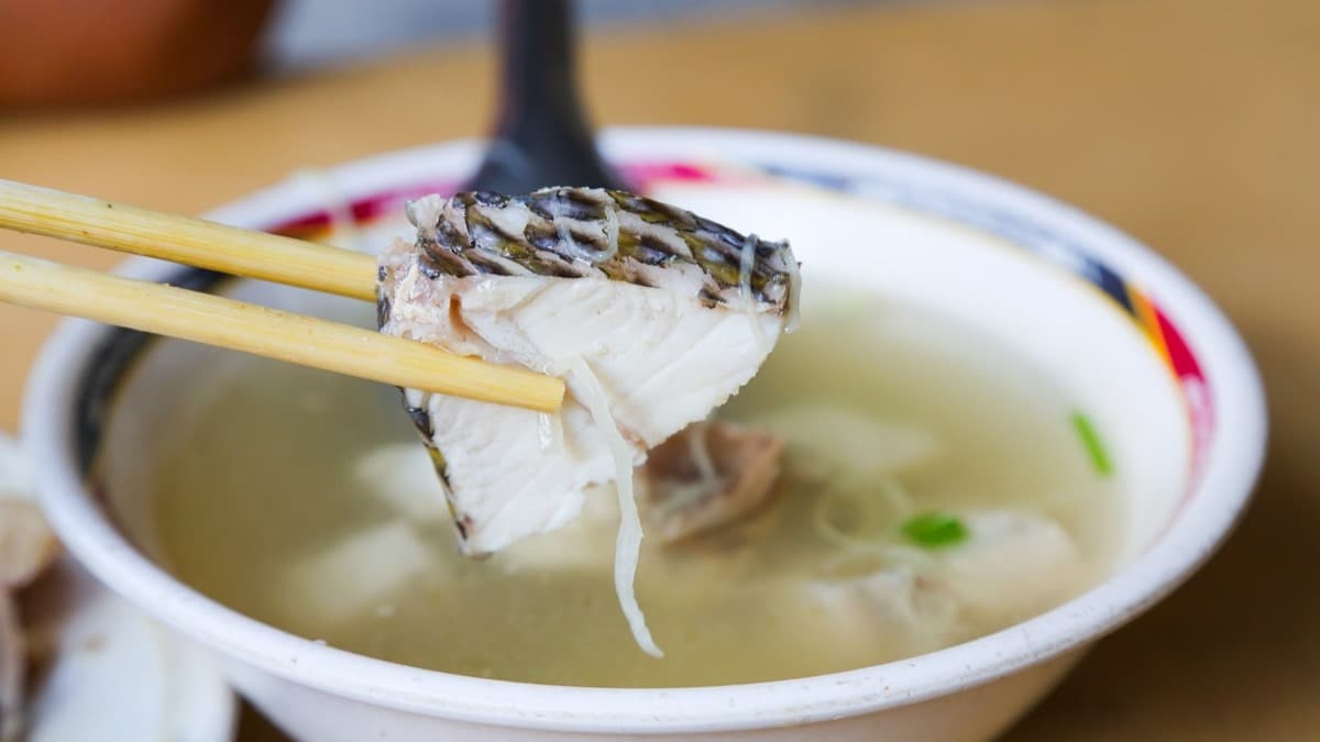 簡單的薑絲鮮魚湯，肉多刺少。（圖片來源：台南好Food遊）