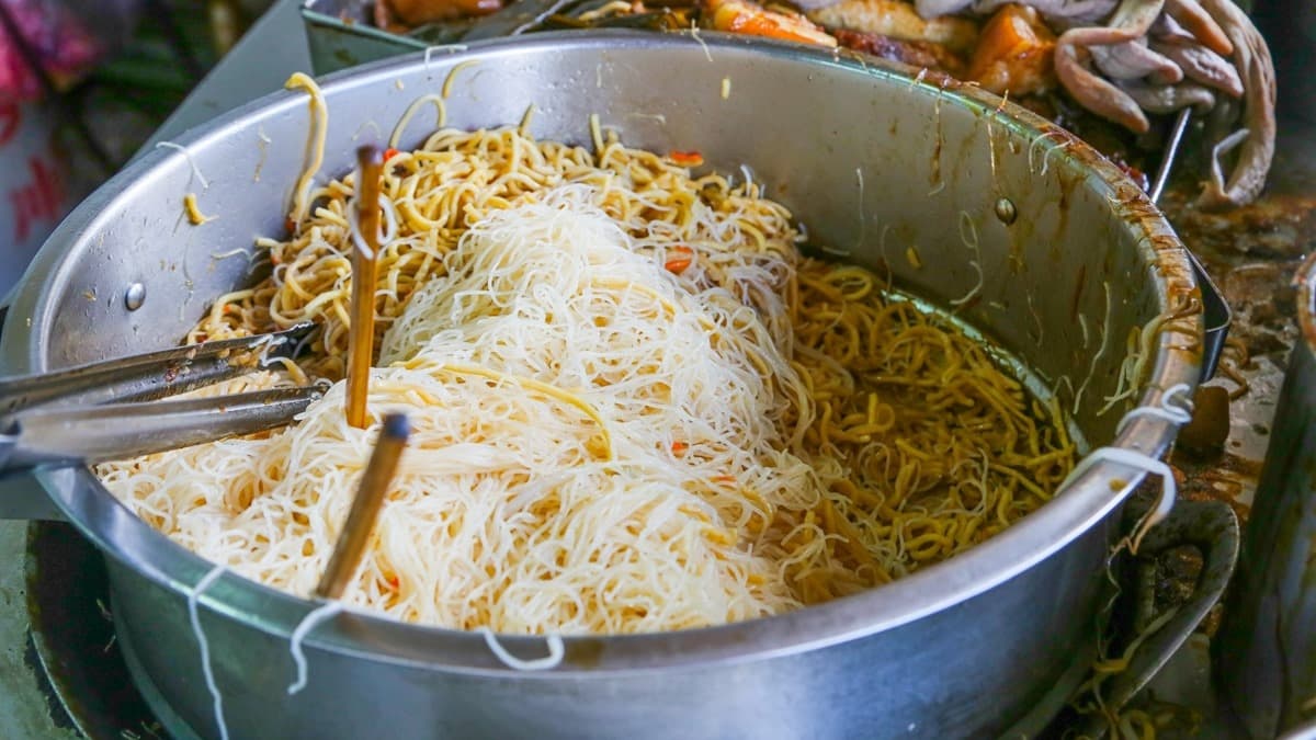 米粉比一般的米粉要稍微寬上一點。（圖片來源：台南好Food遊）