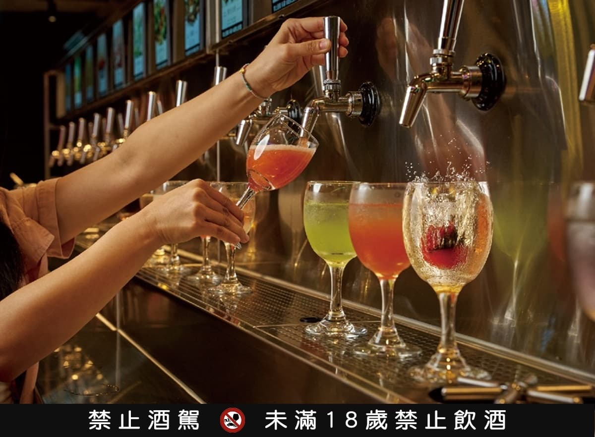 免費送巨無霸龍蝦！馬辣最狂「麻辣火鍋」24支酒牆＋冰品暢吃，不限時吃到飽