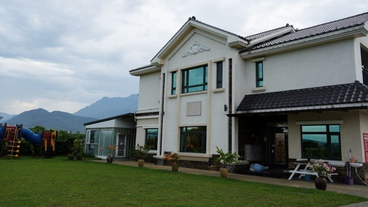 田野晨境是在花蓮田園旁的超大包棟民宿，離市區也不遠交通算便利。（圖片來源：秀的生活點滴）