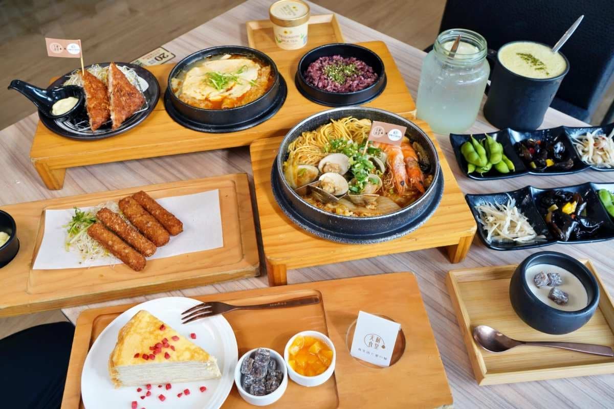 店家提供嫩絹豆腐鍋、丼飯、烤物、甜點等豐富選擇。（圖片來源：柚香魚子醬的蹦蹦跳跳）