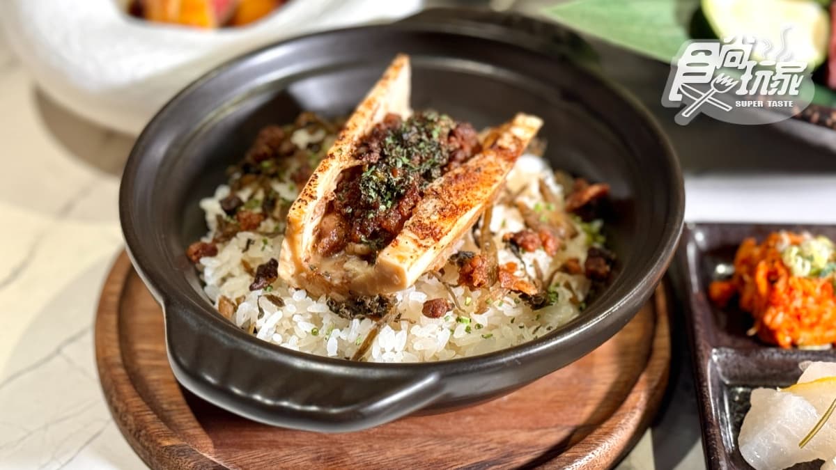 「牛骨髓飯」選用優質米飯經牛骨高湯炊煮，讓每顆米粒都吸收鮮美精華。