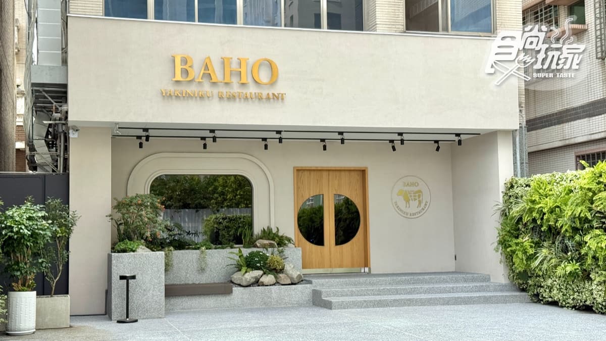 台中店以白淨俐落的外觀定下視覺基調，並將歐式古典美學的優雅，融匯於日式燒肉的沉穩與儀式感中。