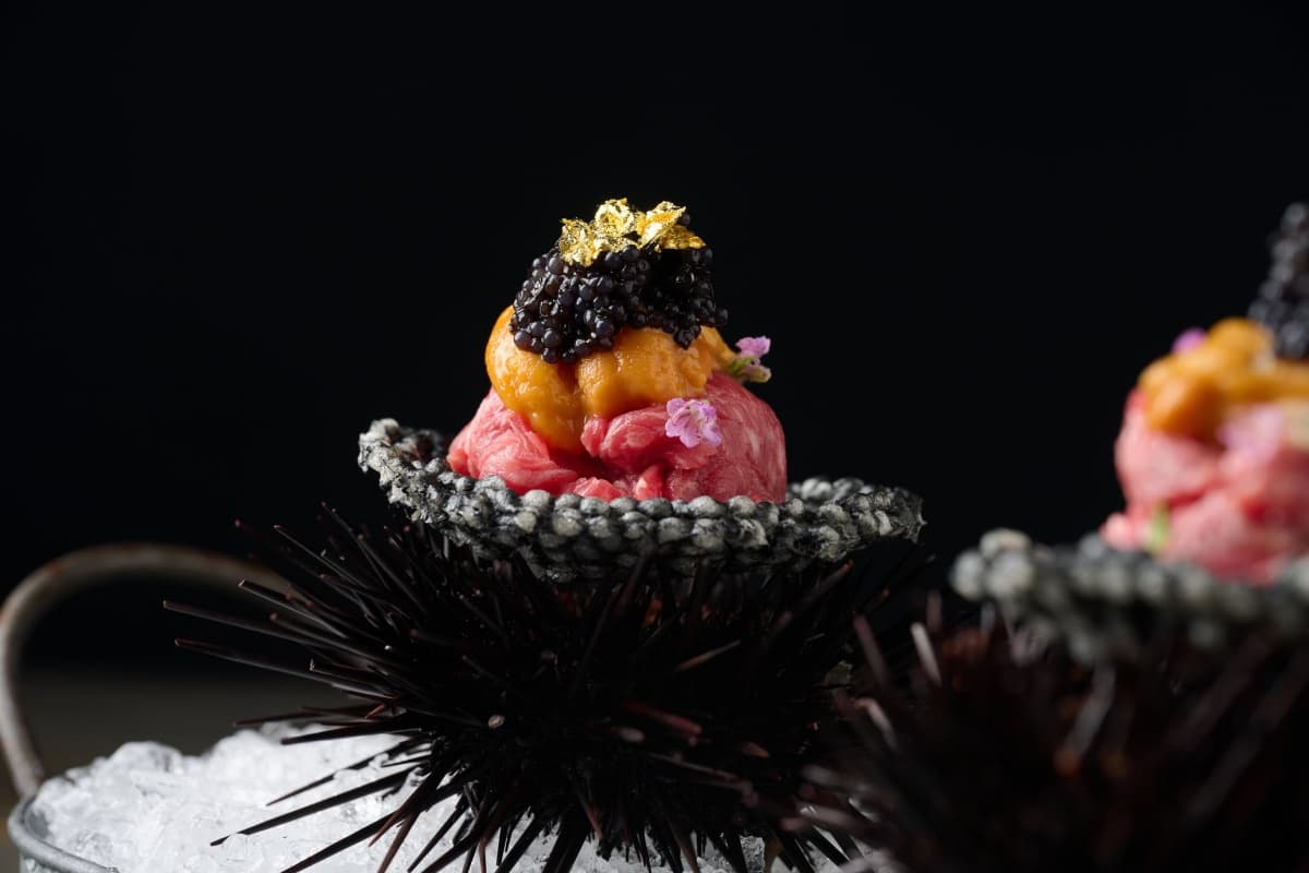免費送海膽生牛肉！「燒肉界的勞斯萊斯」插旗台中，東泉辣椒醬、麻薏入菜
