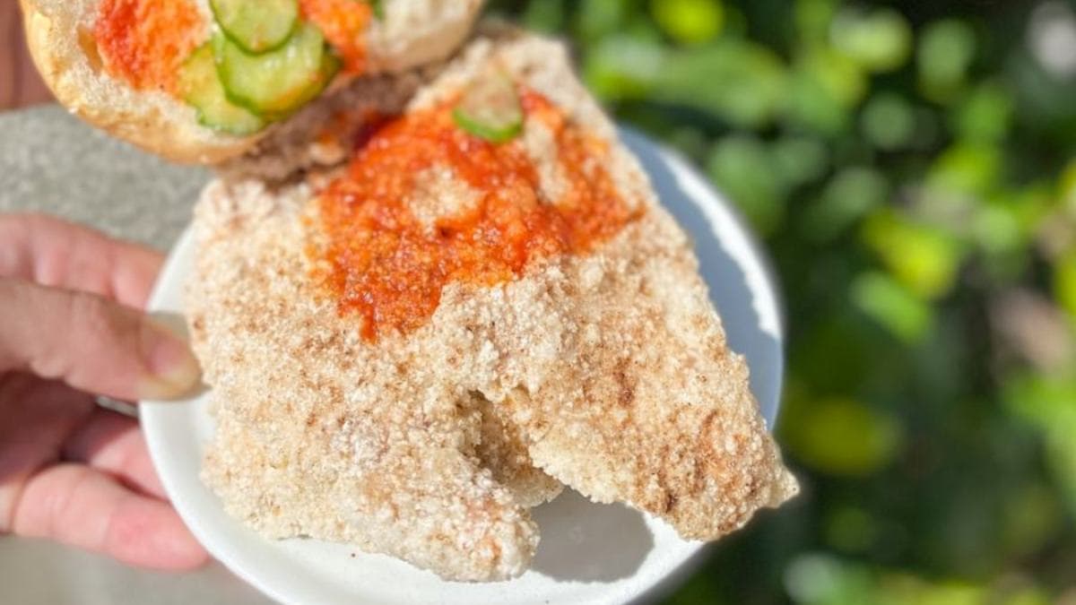 雞排本身有醃漬過，外皮酥脆、雞肉不乾柴。（圖片來源：美食旅遊生活分享。欣晴）