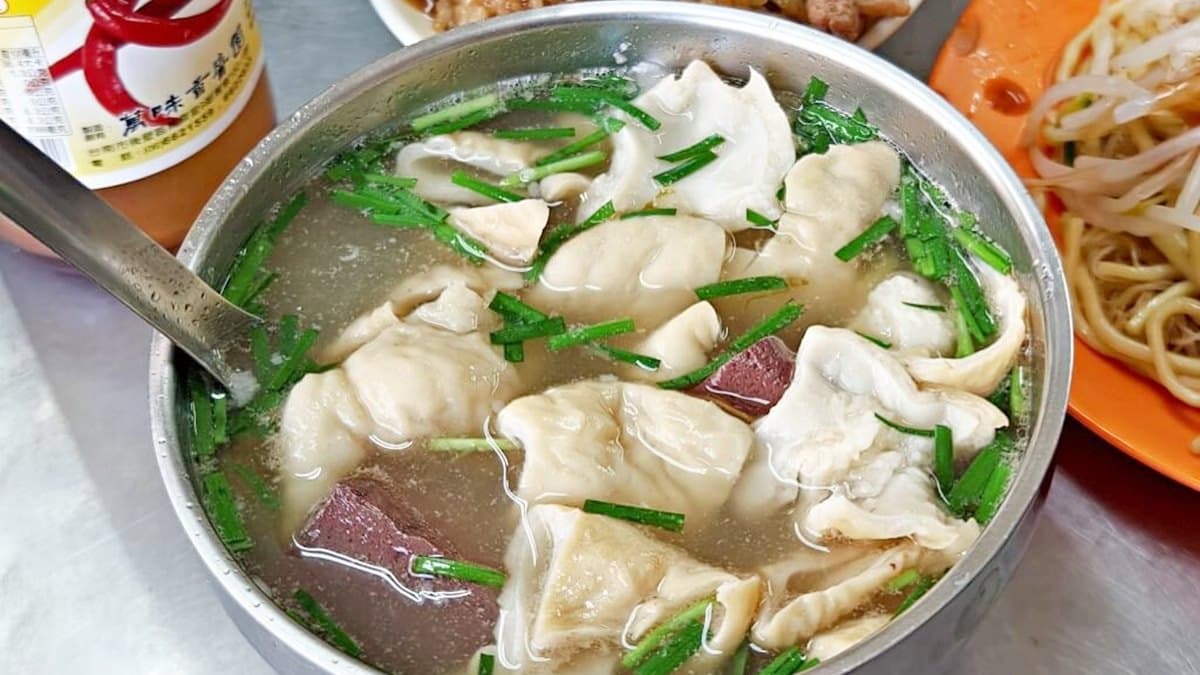 大腸豬血湯滿滿都是料。（圖片來源：Darren蘋果樹旅遊玩樂誌）